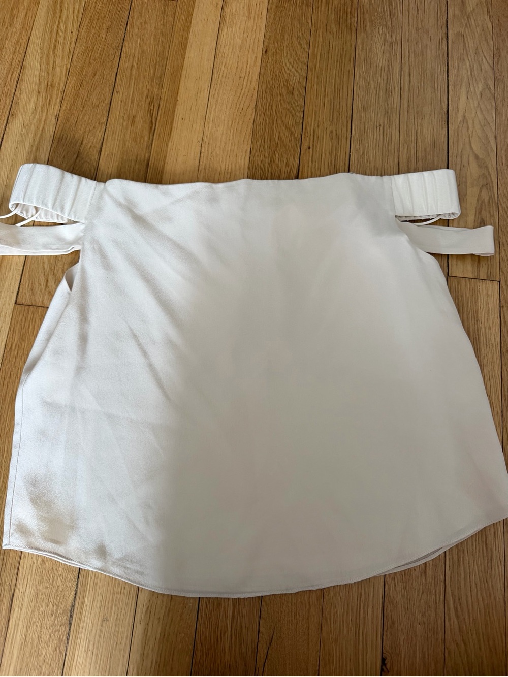 Michelle Mason Top off the shoulder 6 100% silk